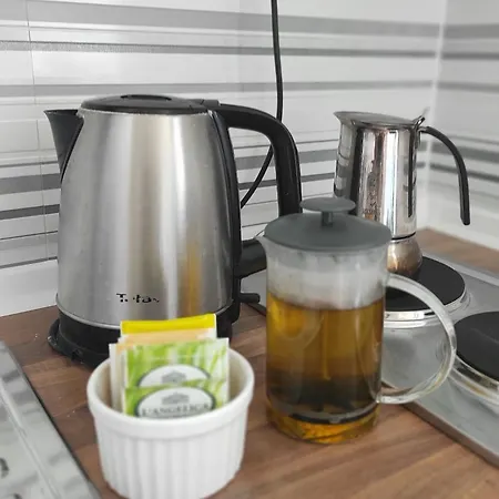 M&r Studio, And Town! * Póla